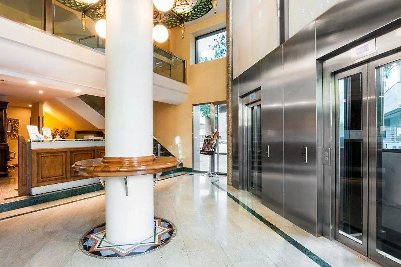 Hotel Julia Μαδρίτη 2*,